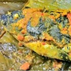 Pepes Ikan Mas Lalap Dan Sambal