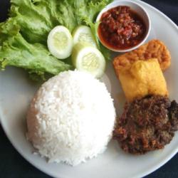 Paket Nasi Daging Empal Tahu  Tempe Sambel Lalap