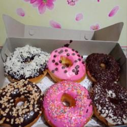 Donat Toing Strawberry Meses