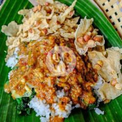 3 Nasi Pecel Peyek Lauk Ati Ampla Goreng   Air Mineral