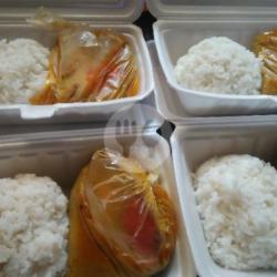 Nasi Plus Kepiting Kare Pedas