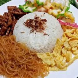 Nasi Uduk Telor Rawis Tempe Orek Bihun