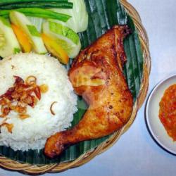 Nasi Ayam Goreng Pecel   Air Le Minerale/es Teh Manis