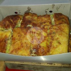 Martabak Daging Ayam (istimewa)