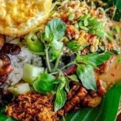 Nasi Pecel Telur Bulat Crispy