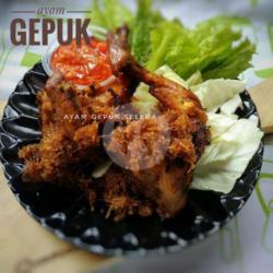 Ayam Gepuk Nasi Telor Ceplok Sambal Lalap