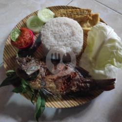 Nasi Lalapan Ikan Mujair/nila