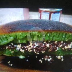 Martabak Manis Pandan Kacang Mede