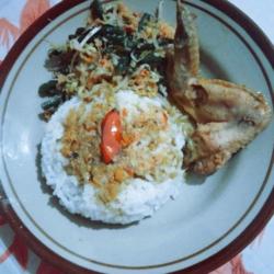 Nasi Urap Ayam Sayap Pedas