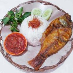 Nasi Lalapan Nila Goreng