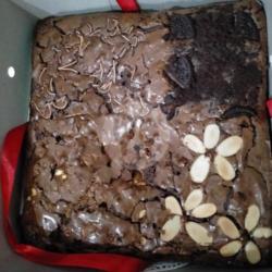 Brownies Panggang Topping Kombinasi