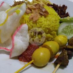 Nasi Kuning Sate Ati Dan Sate Puyuh