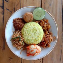 Nasi Kuning Telur