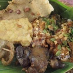 Nasi Pecel Jerohan Ayam