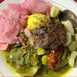 Katupek Gulai Pakis Telor   Rendang