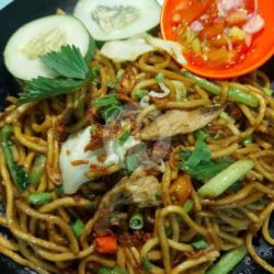 Mie Cakalang Goreng