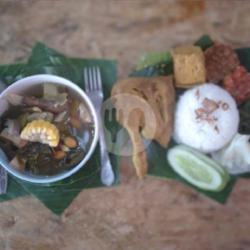 Paket 4 (nasi   Bebek   Tahu   Tempe   Sayur Asem   Sambal   Lalapan)