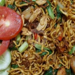 Mie Goreng Kriting ,ayam Suwir,telur Rebus Racik,telur Dadar Sayur/telur Ceplok