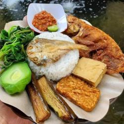 Nasi Tempong Ikan