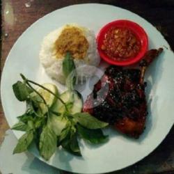 Lalapan Bebek Bakar Jumbo