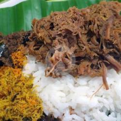 Nasi Krawu Ayam Bungkus Daun Pisang