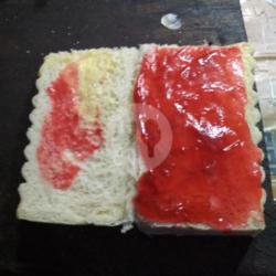 Roti Pisang Strawberry Susu