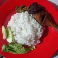 Nasi Ayam Bumbu Hitam Pedas