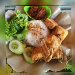 Pecel Ayam Goreng Dada Spesial   Nasi