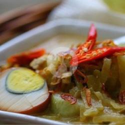 Ketupat Sayur Gulai Campur   Telur   Mie Goreng