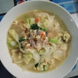 Mie Kwetiau Kuah Tak Pedas