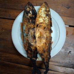 Satu Ekor Kembung Bakar