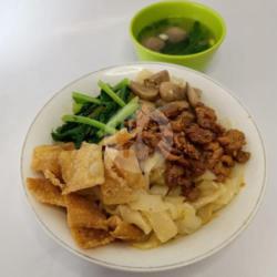 Kwetiau Ayam Jamur Bakso