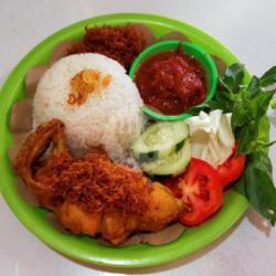 Nasi Ayam  Dada Serundeng