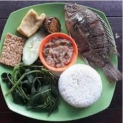 Paket Komplit Lalapan Nasi Tempong Mujair Huh Hah