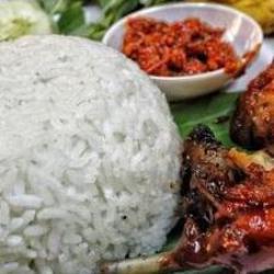 1 Ayam Paha - Bakar ( Plus Nasi Putih Free 1 Tahu Goreng/tempe Bakar)