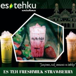 Es Teh Freshmilk Strawberry Medium