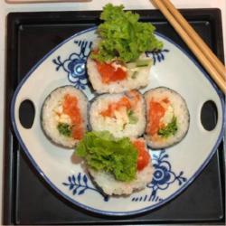 Sushi Spicy Salmon Roll