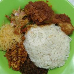 Nasi Gurih Serundeng Ayam Rendang