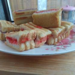 Roti Bakar Rasa Strawberry-blueberry