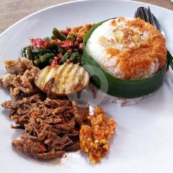 Nasi Campur Daging Sapi Suwir (free Air Mineral 600 Ml)