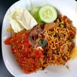 Indomie Goreng Ayam Geprek Bakso Mas Joy