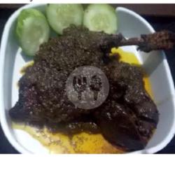 Bebek Goreng Bumbu Hitam Tampa Nasi