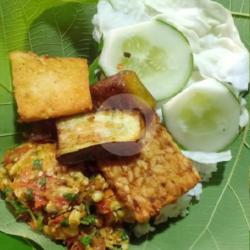 Nasi Penyetan Tempe Sambel Ureg Kemangi Tempe Remuk