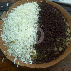 Martabak Setengah Keju Setengah Coklat