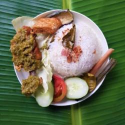 Nasi Uduk Ayam Penyet Sambel Ijo