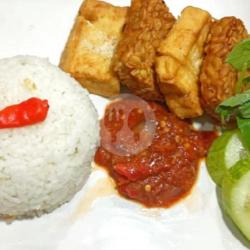 Lalapan Nasi Tahu Tempe Sambal