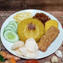 Nasi Kuning Tahu Tempe