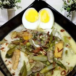 Lontong Gulai Tauco