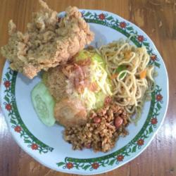 Nasi Kuning Ayam Crispy (dada)