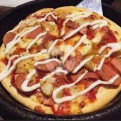 Pizza Sosis Smoke Beef Keju